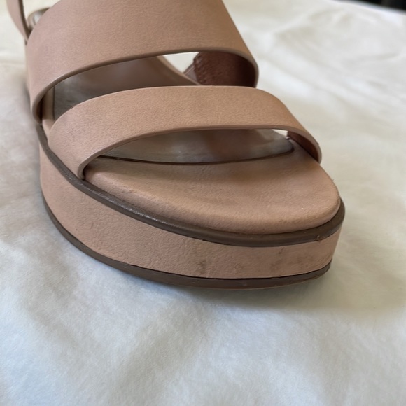 NATURALIZER super comfortable sandals. Size 7. Lightly worn. - Picture 5 of 6